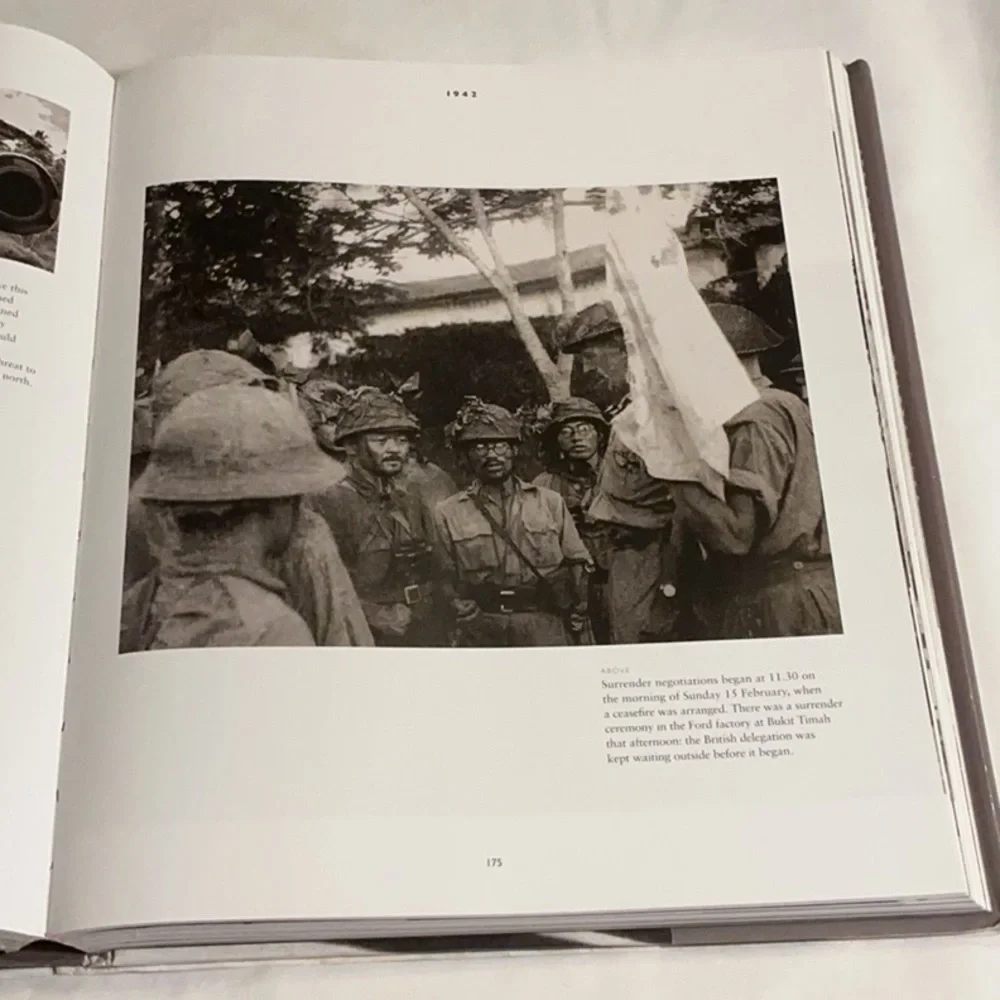 World War II in Photographs - Black Hardcover